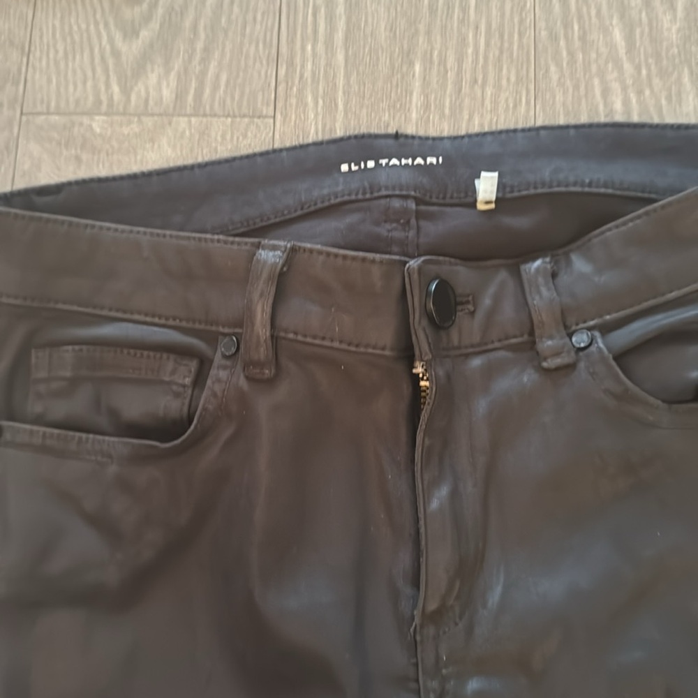 Elie Tahari size 26 wax denim with cool leg material - Picture 4 of 7
